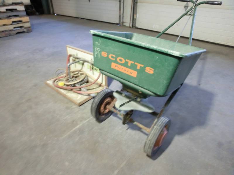 lot 269 image: Transfer pump and fertilizer spreader