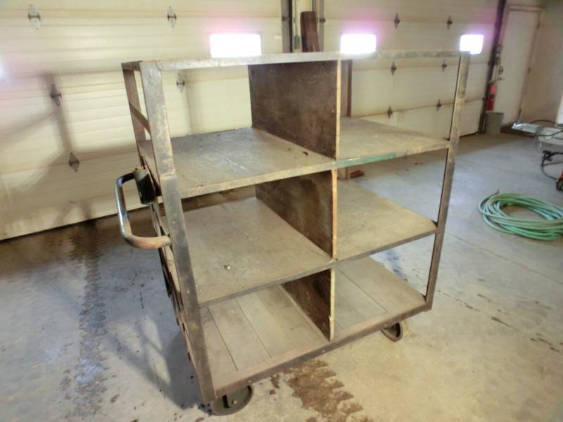 lot 272 image: Heavy duty shop cart