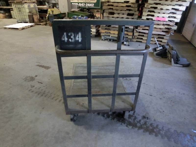 lot 282 image: Heavy duty shop cart