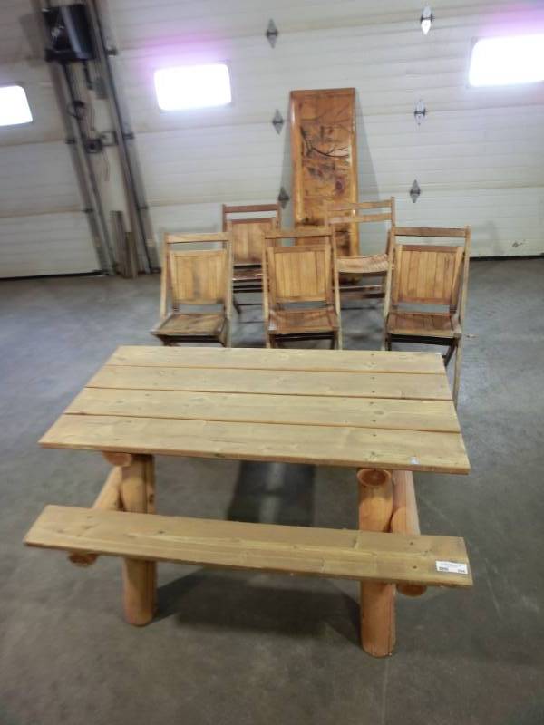 lot 284 image: Wooden chair, childs size picnic table, custom bar top