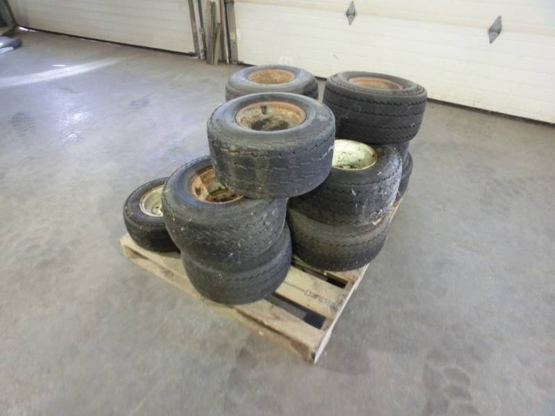 lot 274 image: Miscellaneous tires