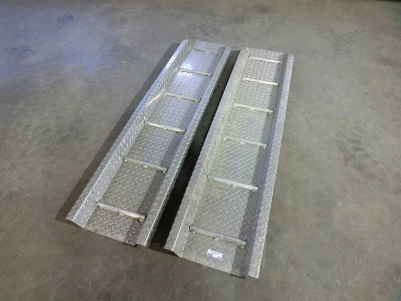 lot 289 image: Heavy duty aluminum ramps
