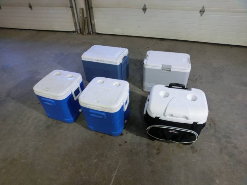 lot 298 image: Pallet of coolers