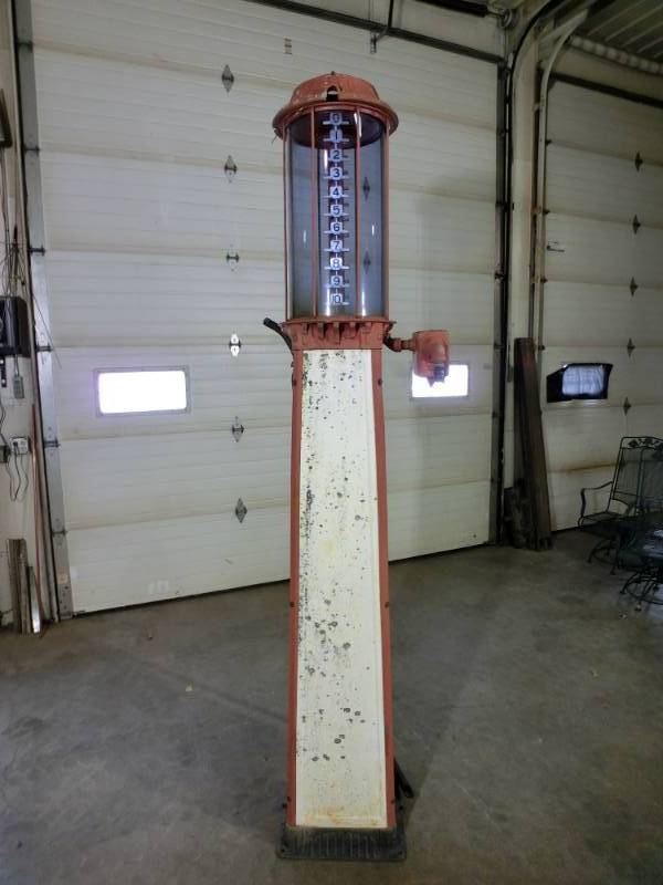 lot 319 image: Antique gas pump