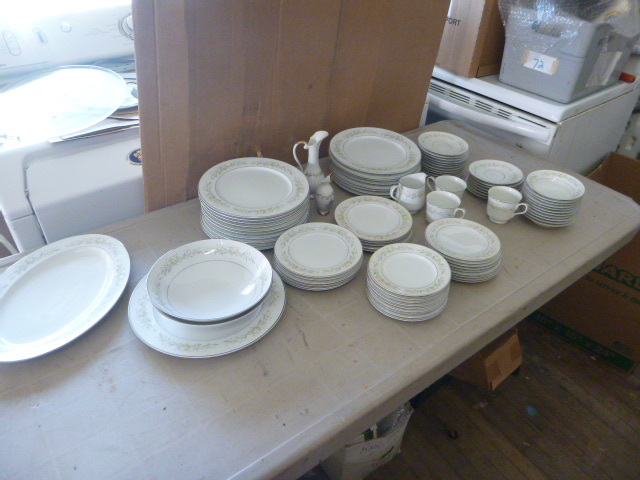 lot 62 image: Miscellaneous Dinnerware