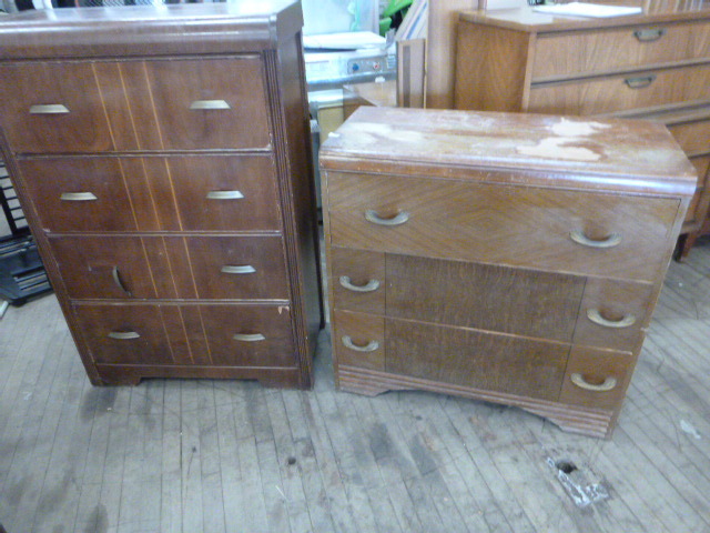 lot 6 image: 2 Dressers