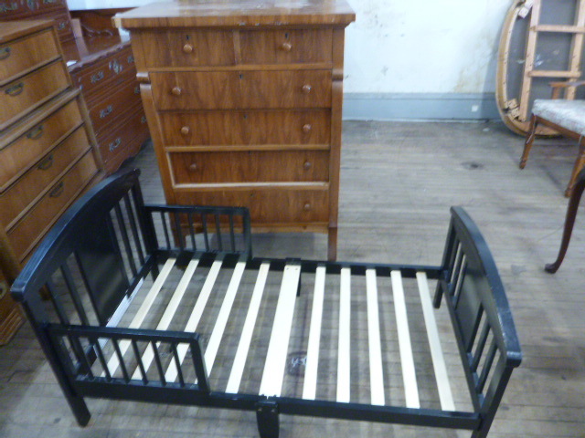 lot 7 image: Dresser and Childs Bed