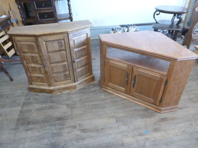 lot 18 image: Cabinet Table and TV Stand