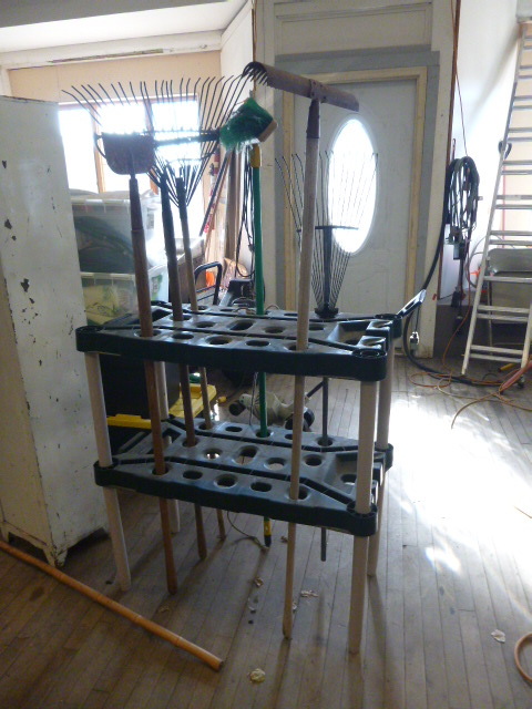 lot 23 image: Rubbermaid Garden Tool Rack and Rakes