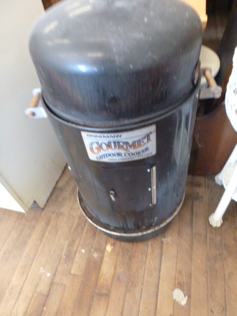 lot 31 image: Brinkman Gourmet Outdoor Cooker