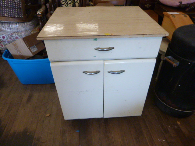lot 32 image: Old Cabinet
