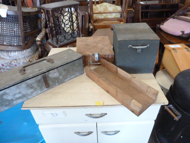lot 37 image: Toolboxes