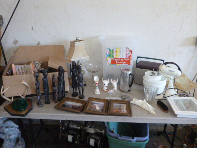lot 44 image: Miscellaneous Dcor and Household