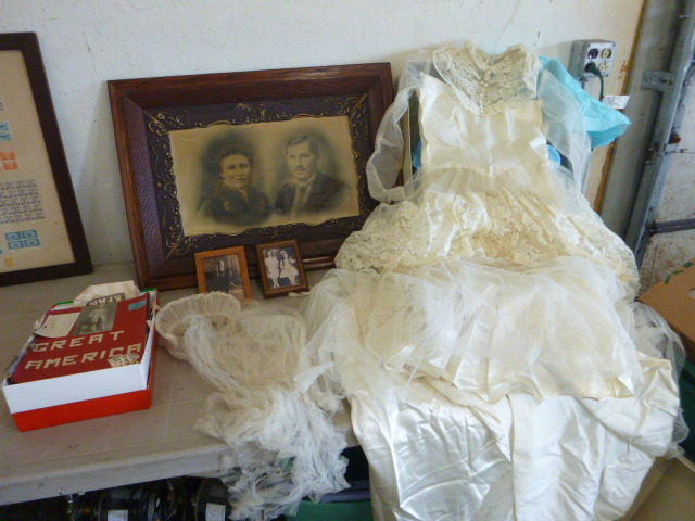 lot 73 image: Family Heirlooms