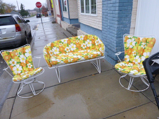 lot 78 image: Patio Set
