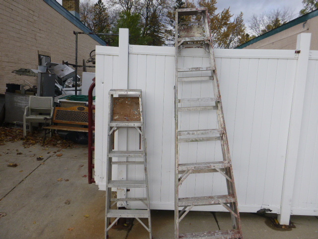 lot 83 image: 2 Step Ladders