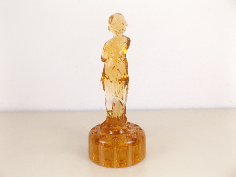lot 9 image: RARE 1920s Cambridge Amber Glass Bashful Charlotte Flower Frog