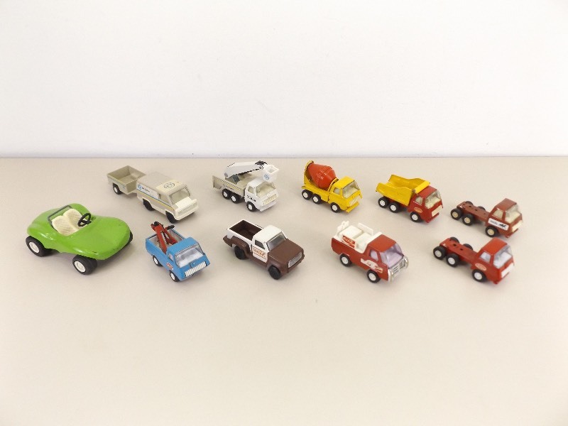 lot 12 image: Collection of Vintage Tonka Trucks