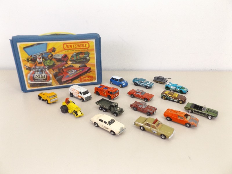 lot 16 image: Collection of Vintage Matchbox and Hot Wheels