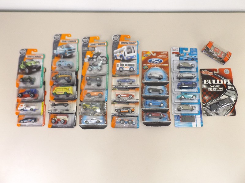 lot 18 image: Lot of 31 Carded Matchbox etc.&nbspDie Cast Cars