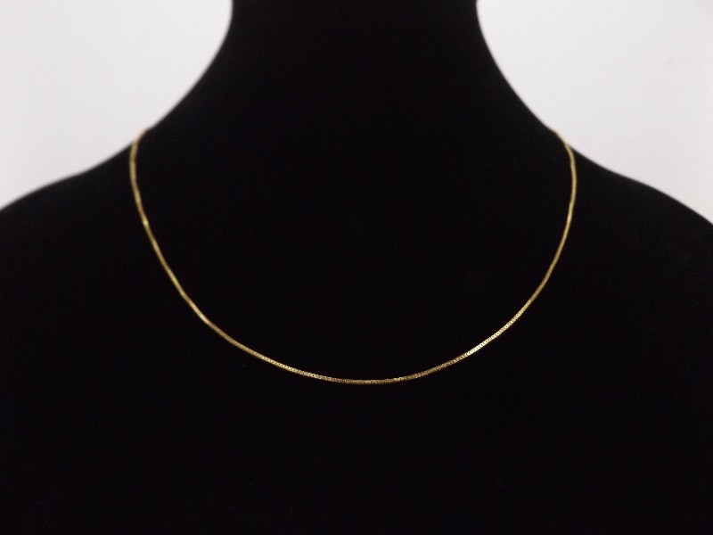 lot 52 image: 14k Yellow Gold Box Chain Necklace