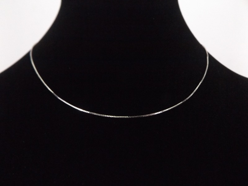 lot 53 image: 14k White Gold Box Chain Necklace