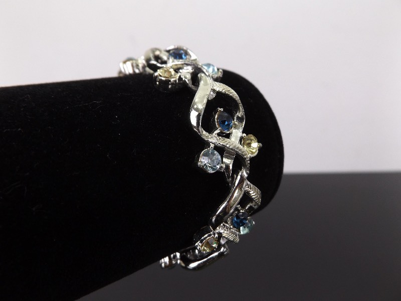 lot 68 image: Vintage Coro Silver Rhinestone 7.25 Bracelet