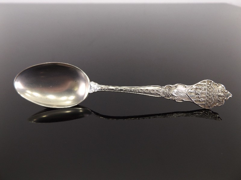 lot 76 image: Antique .925 Sterling Silver Woodmen Circle Fraternal Souvenir Spoon