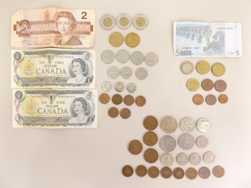 lot 89 image: $13.50 Canadian, 7.35 Euro, and 3.26 British Pounds 