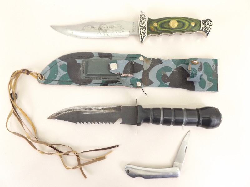lot 95 image: Lot of Misc Knives
