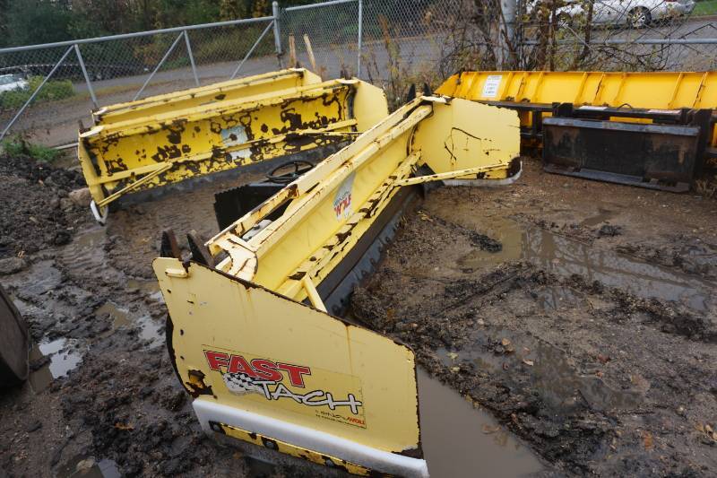 Snow Wolf Ultra Series Ultra 108 Universal Skid Loader Mount 9 Snow Pusher Snow Plow