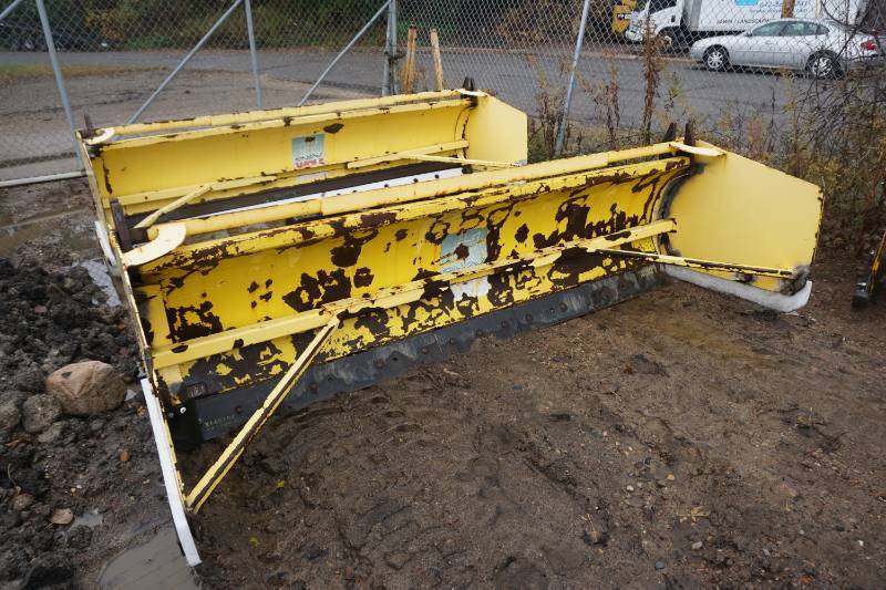 Snow Wolf Ultra Series Ultra 108 Universal Skid Loader Mount 9 Snow Pusher Snow Plow