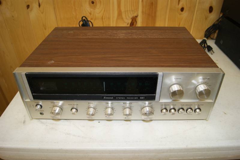 lot 6 image: Vintage Sansui Stereo Receiver Amplifier Model 661