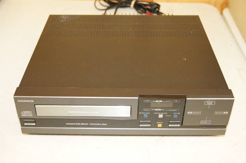 lot 19 image: Rare Vintage Magnavox FD1040SL02 Compact Disc Player
