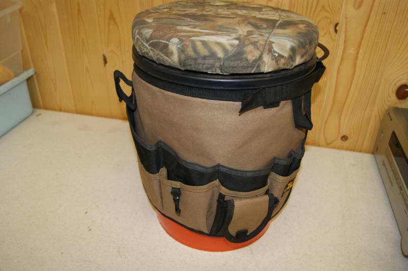 lot 31 image: CLC 5 Gal Tool Bucket