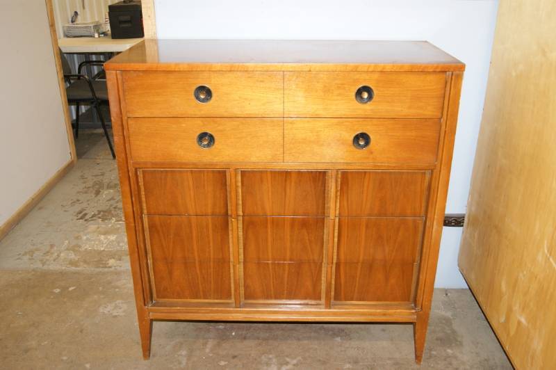lot 47 image: Very Nice Vintage Chest of Drawers