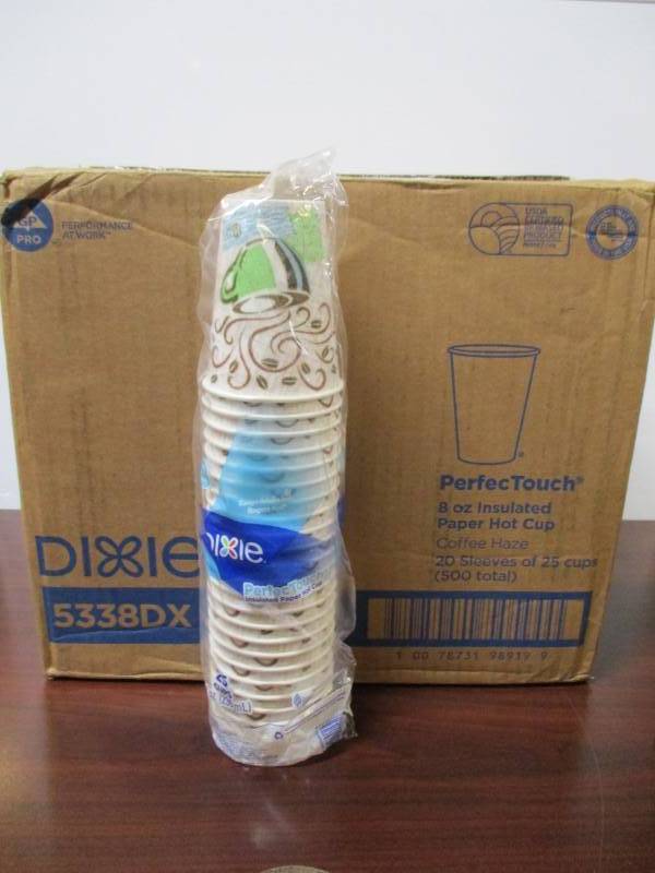 lot 40 image: Dixie PerfecTouch Cups