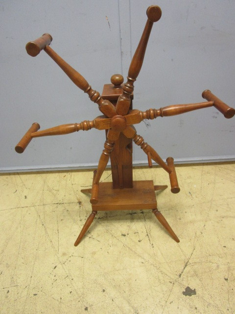 lot 711 image: VINTAGE SPINNERS YARN REEL