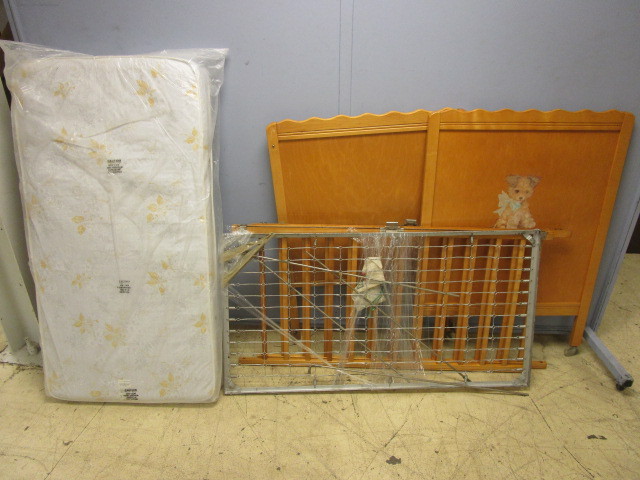lot 719 image: VINTAGE WOOD CRIB WITH MATTRESS