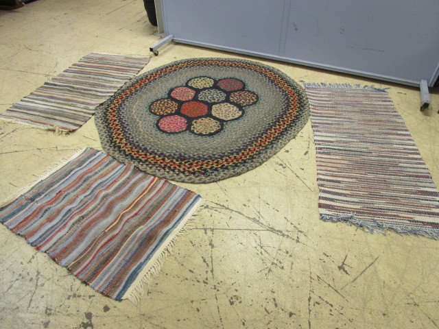 lot 732 image: ASSORTMENT OF RUGS