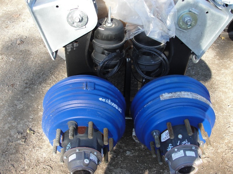 2 - HENDRICKSON AANT23K  14 RIDE HEIGHT BOLT ON AXLE W  AIR BAGS