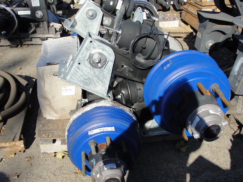 2 - HENDRICKSON AANT23K  14 RIDE HEIGHT BOLT ON AXLE W  AIR BAGS