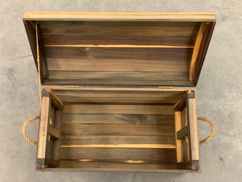 lot 20 image: Small Wooden Chest