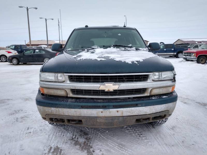 lot 8 image: 2005 Chevy Tahoe LS