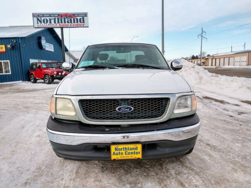 lot 9 image: 2001 Ford F150 Super Cab