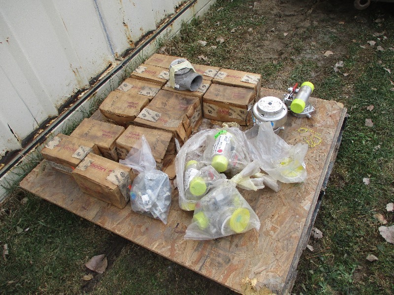lot 17 image: MISC  FITTINGS VALVES