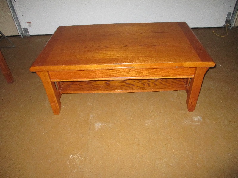 lot 13 image: OAK COFFEE TABLE W  LIFT TABLE TOP