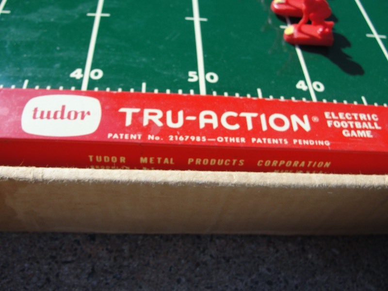 lot 7 image: VINTAGE ELECTRIC FOOTBALL GAME