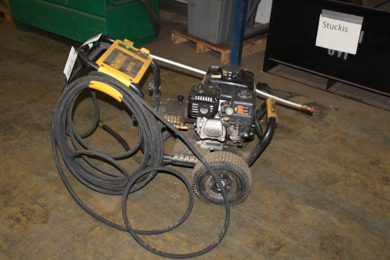 lot 100 image: DeWalt 3400 PSI Pressure Washer