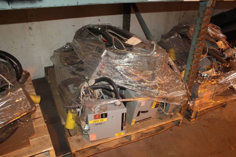 lot 157 image: Electrical Equipment - GE Armor-Clad Busway Flex-A-Plug Unit, GE Spectra Series Busway Plugs 60A